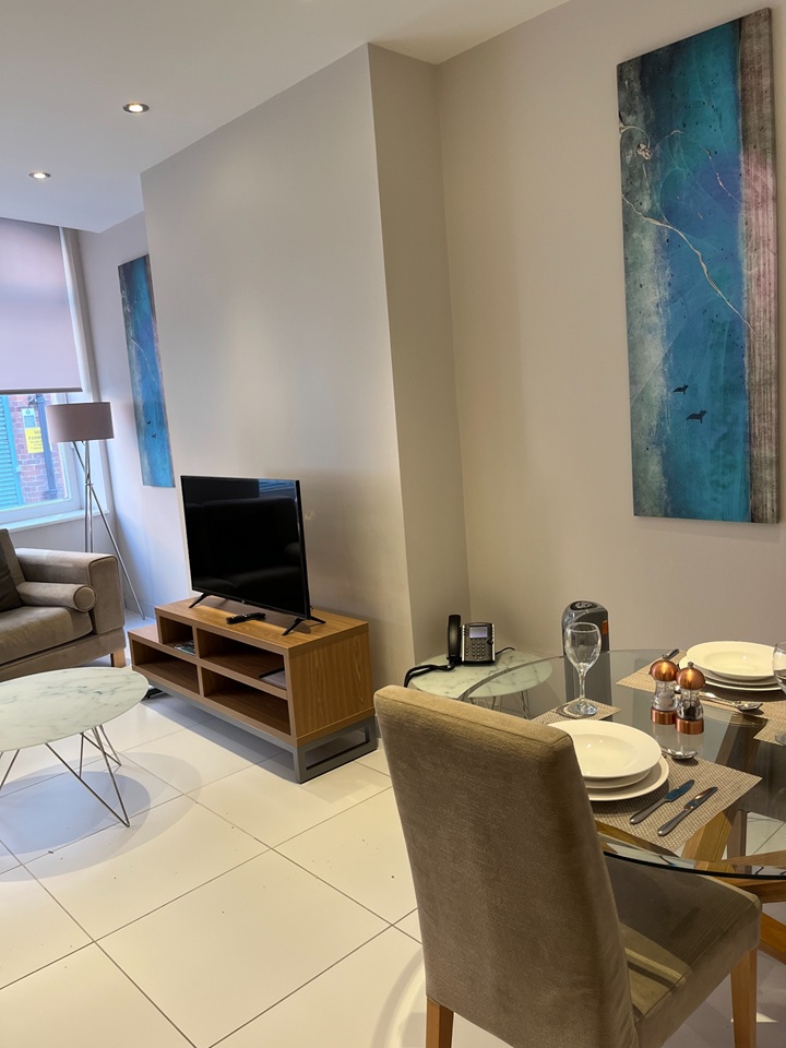 1 Bed Flat, Butts Court, LS1 photo 2