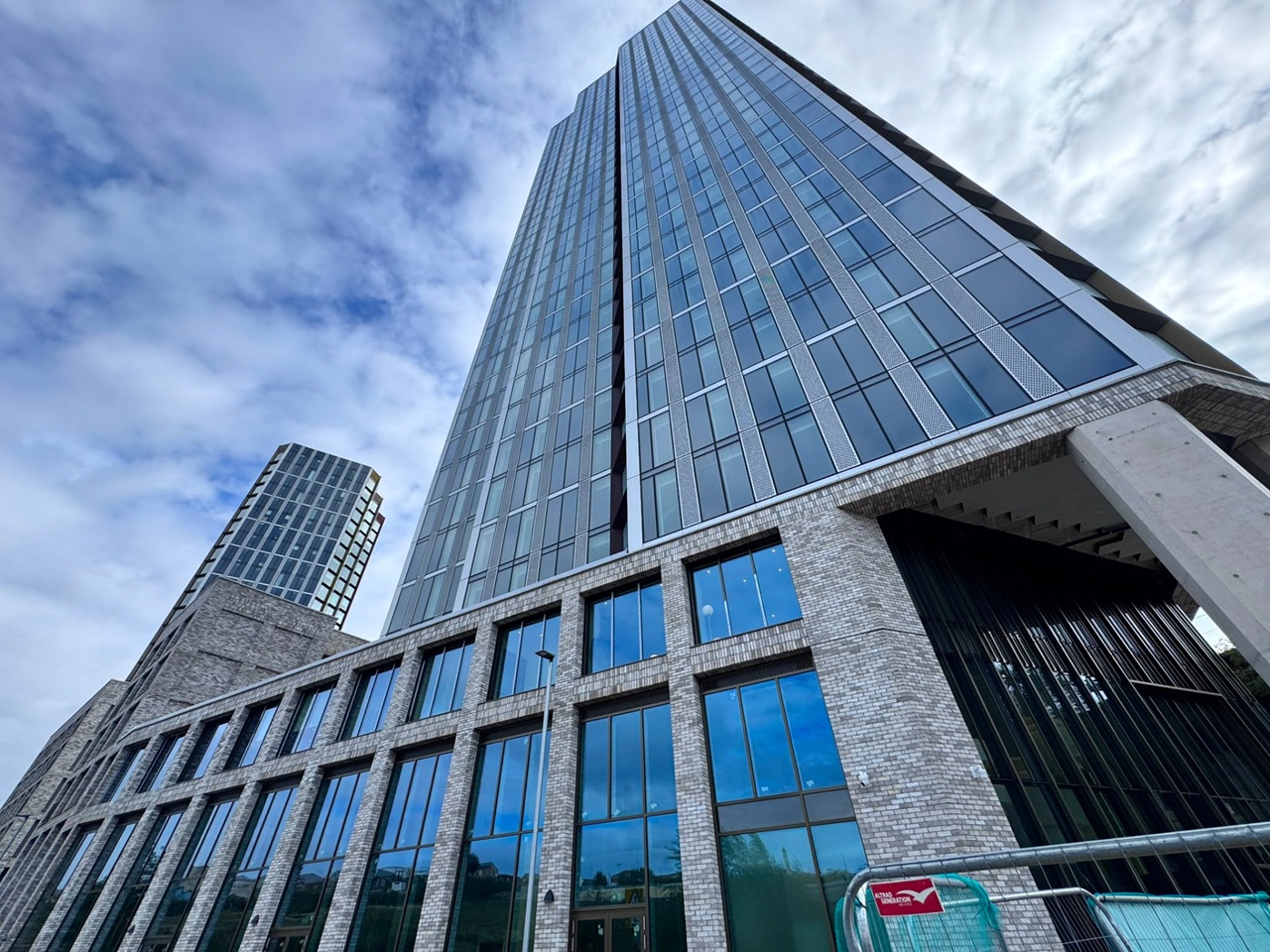 1 Bed Flat, Crown View, M4