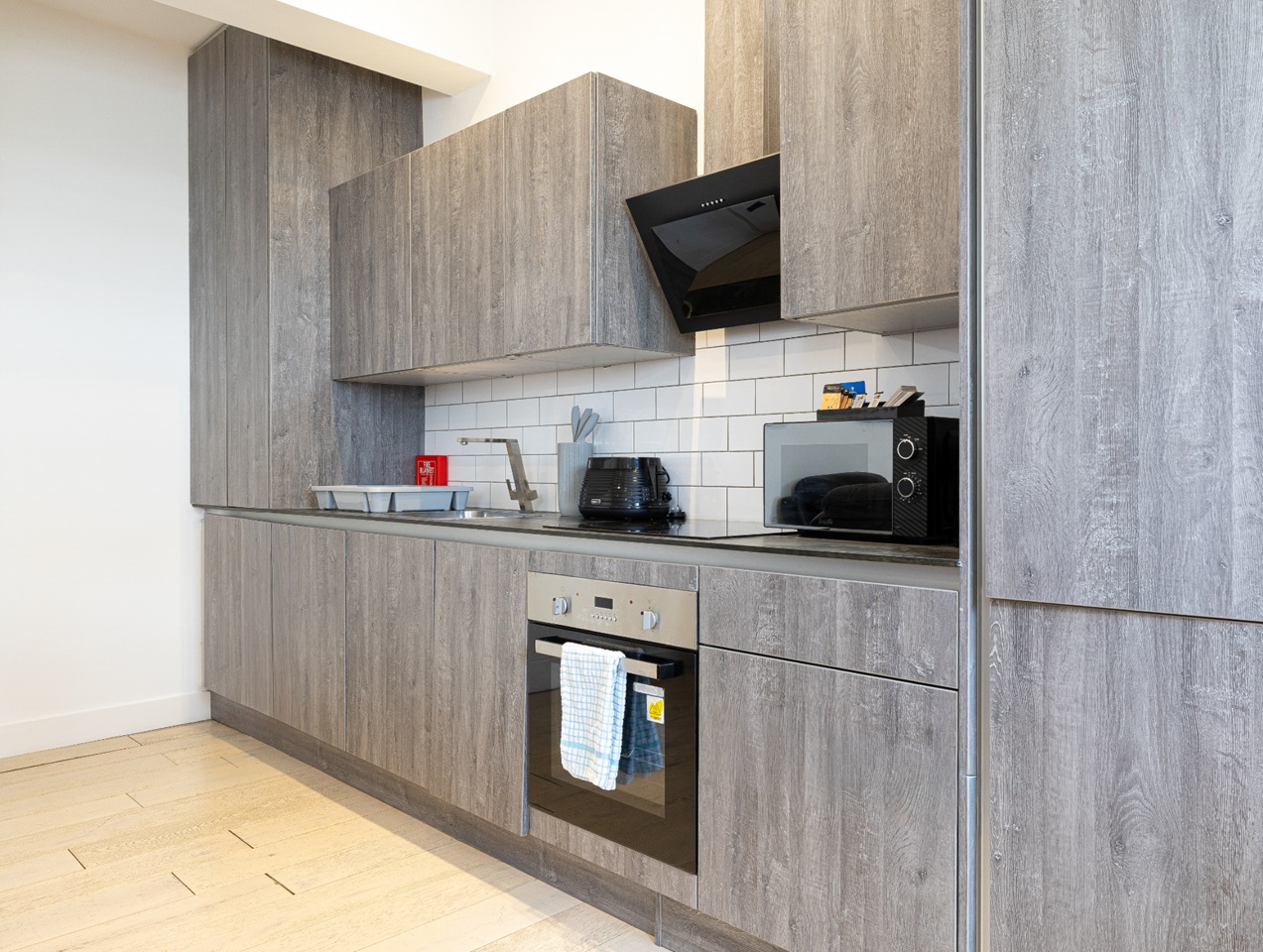 2 Bed Flat, Western Road, BN1 photo 4
