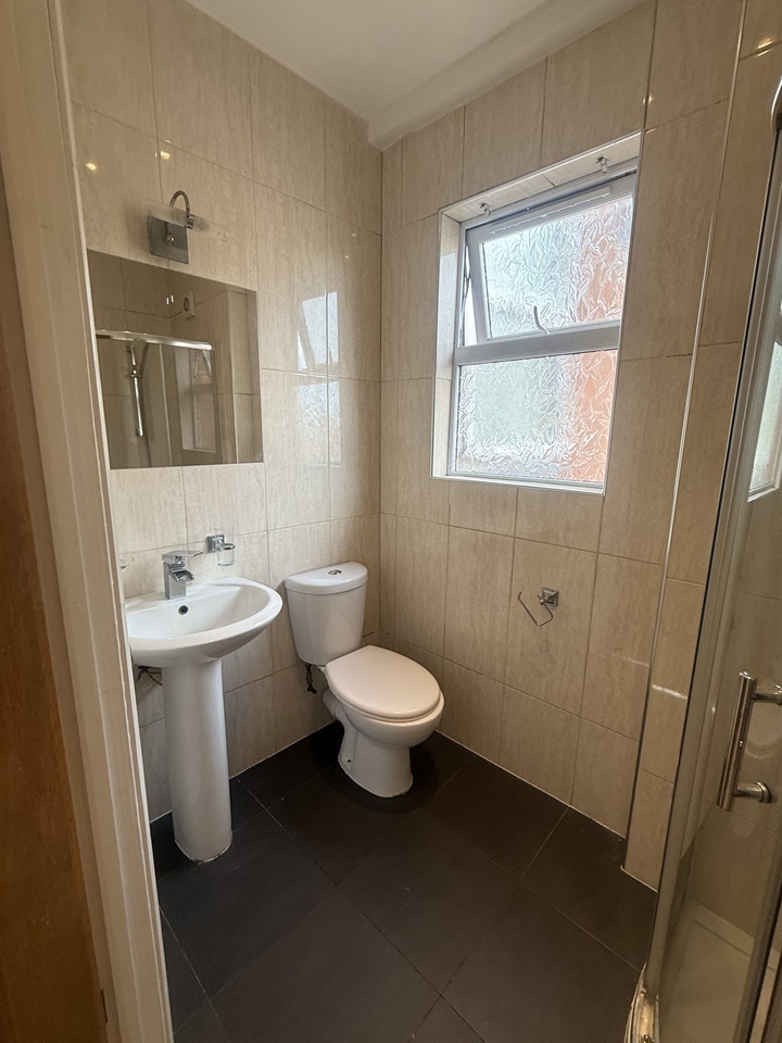 Studio Flat, Fosse Road North, LE3 photo 2