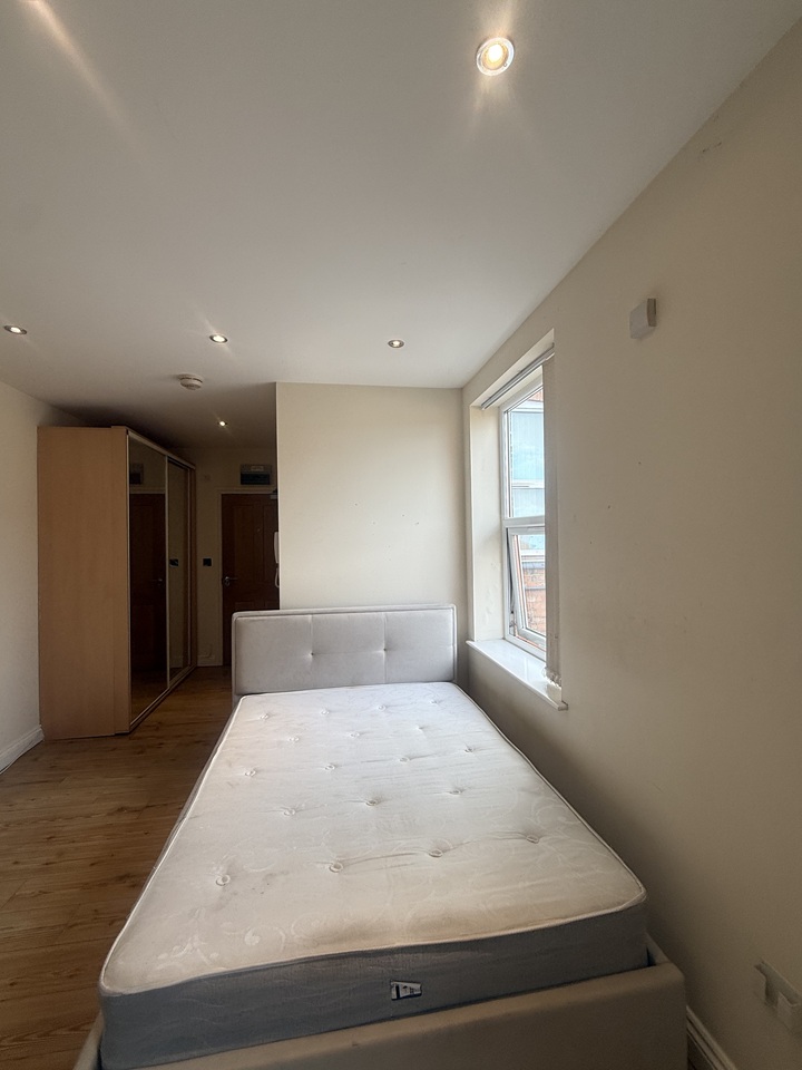 Studio Flat, Fosse Road North, LE3 photo 3