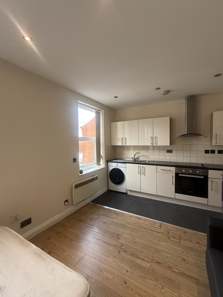 Studio Flat, Fosse Road North, LE3