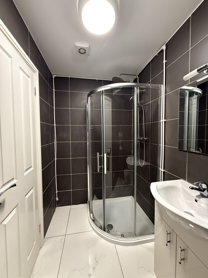 2 Bed Flat, Winchester Avenue, LE3 photo 2