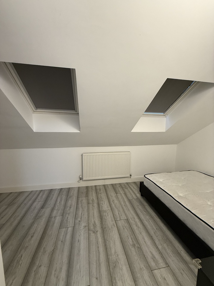2 Bed Flat, Winchester Avenue, LE3 photo 3
