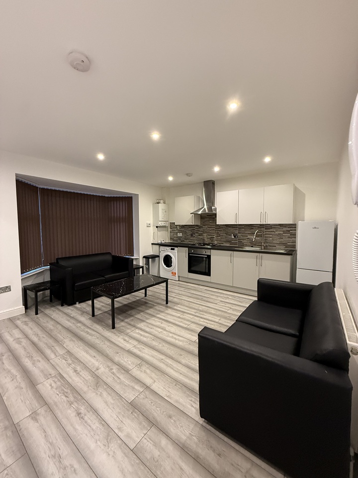 2 Bed Flat, Winchester Avenue, LE3