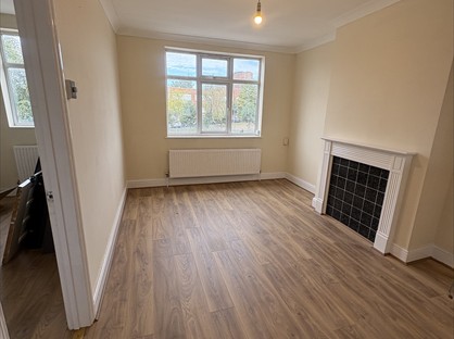 2 Bed Flat, Eastern Avenue, IG2
