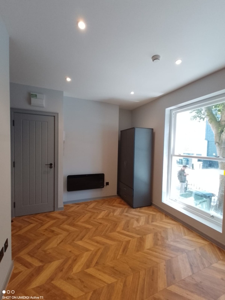 Studio Flat, Southwell Road, SE5 photo 2