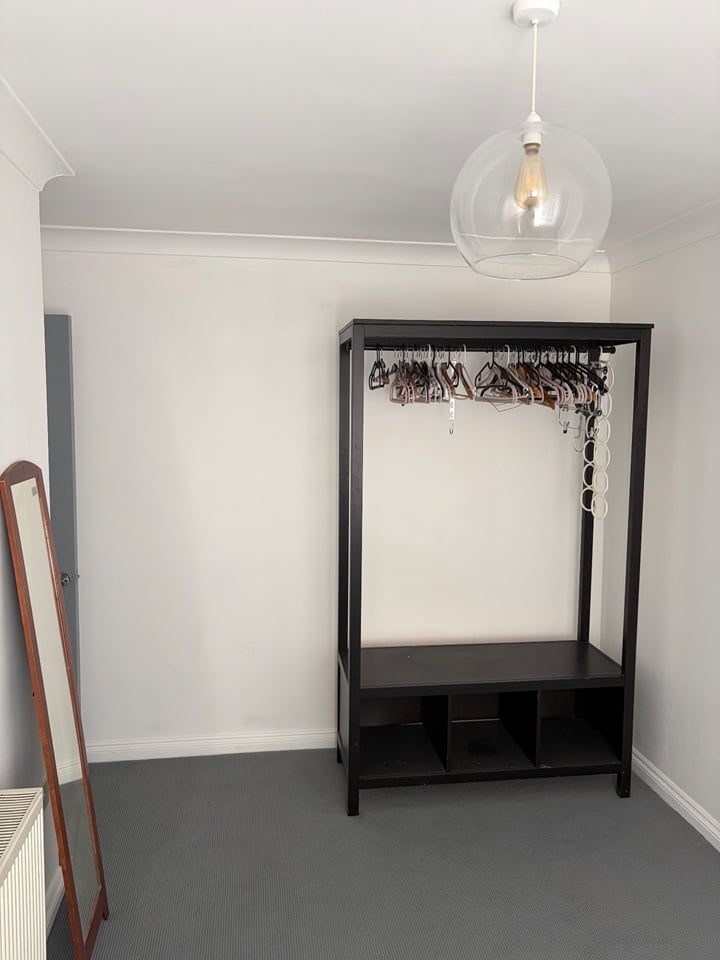 1 Bed Flat, Skelton Close, E8 photo 3