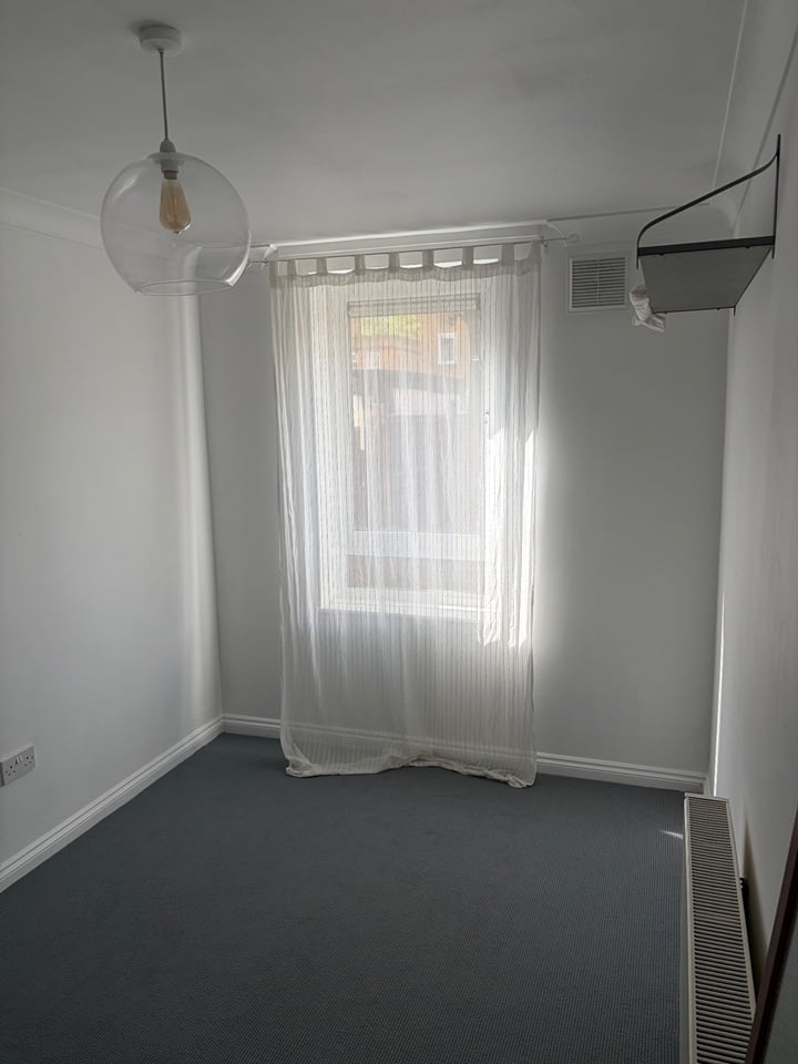 1 Bed Flat, Skelton Close, E8 photo 4