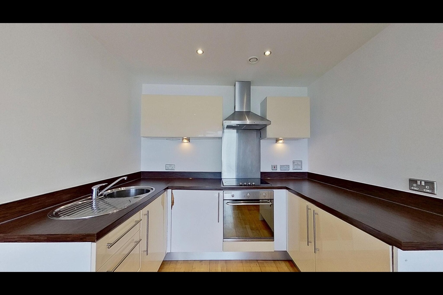 1 Bed Flat, Gotts Road, LS12 photo 2