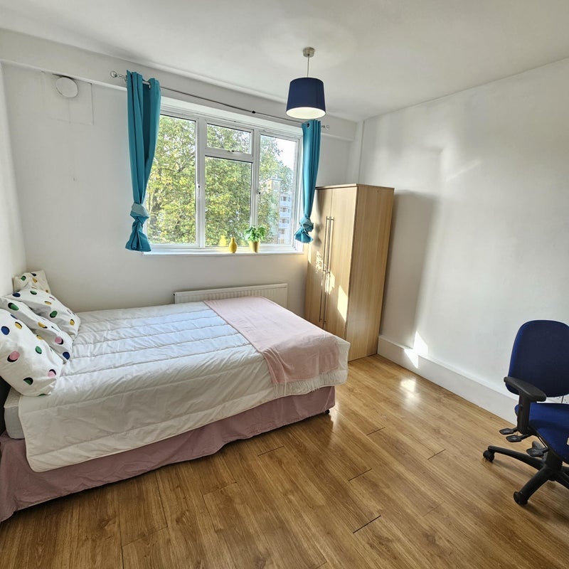 Studio Flat, Brixton Road, SW9