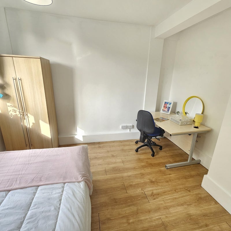 Studio Flat, Brixton Road, SW9 photo 2