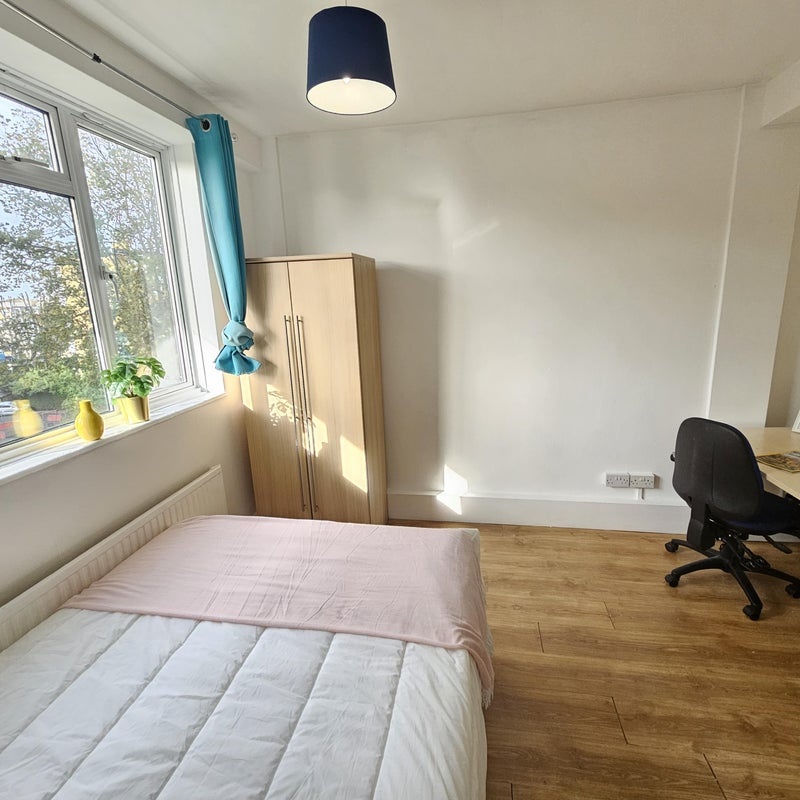 Studio Flat, Brixton Road, SW9 photo 3