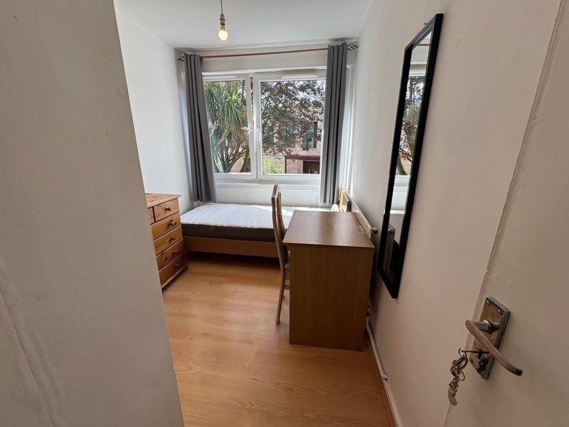 Room in a Shared Flat, Trebovir Road, SW5