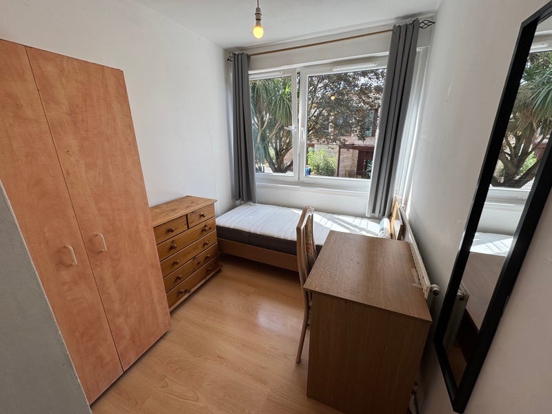 Room in a Shared Flat, Trebovir Road, SW5 photo 2