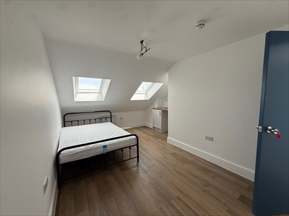 Room in a Shared House, Ash Road, GU12