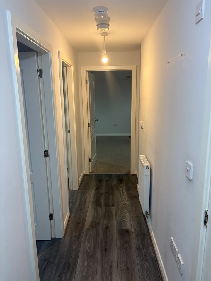 2 Bed Flat, Lace St, L3 photo 2