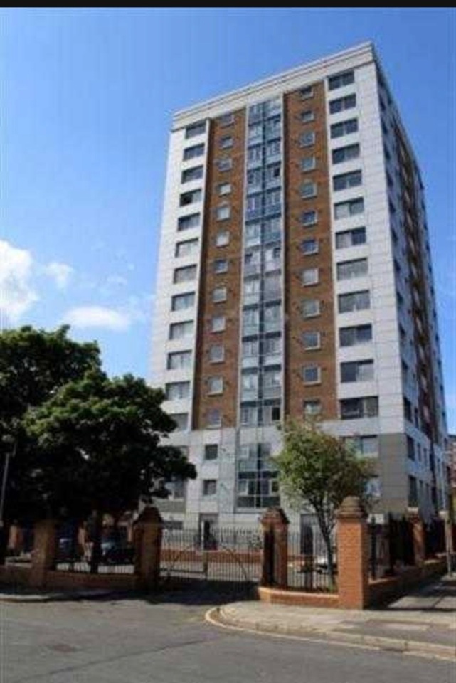 2 Bed Flat, Lace St, L3