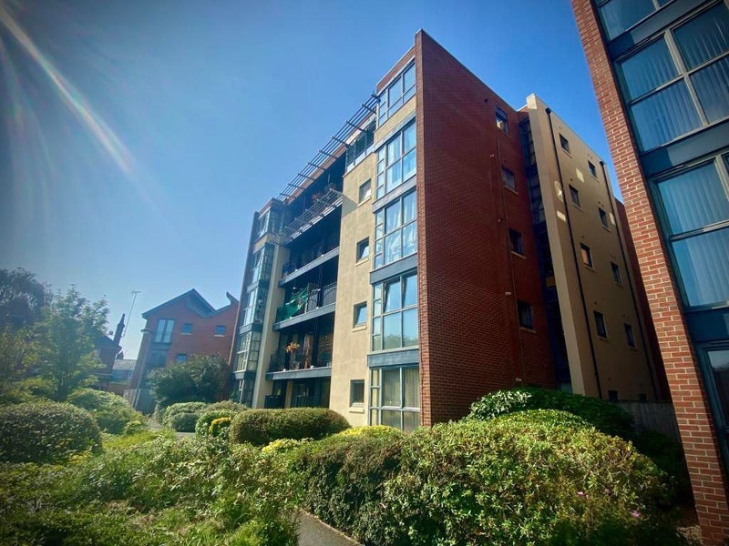 2 Bed Flat, Copper Place, M14