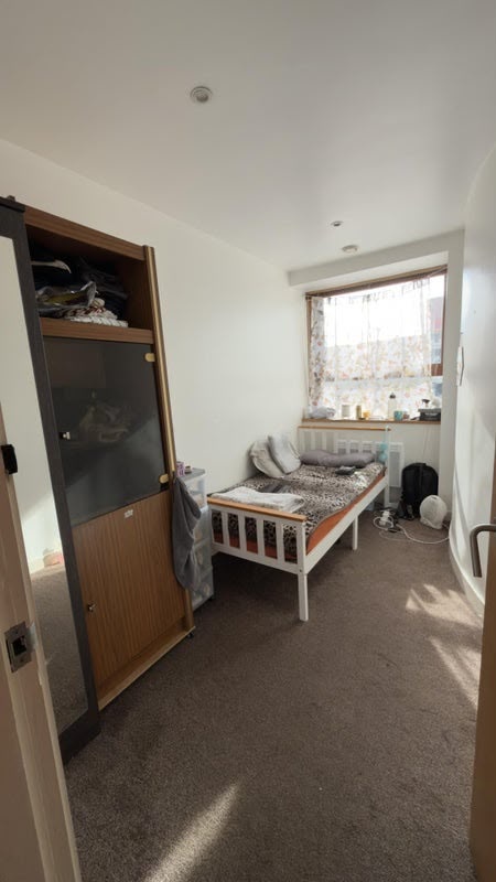 2 Bed Flat, Lee Circle, LE1 photo 2