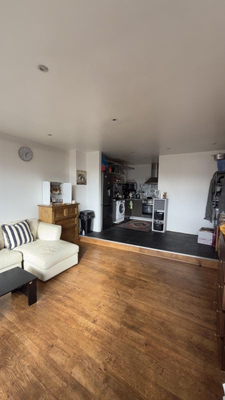 2 Bed Flat, Lee Circle, LE1 photo 3