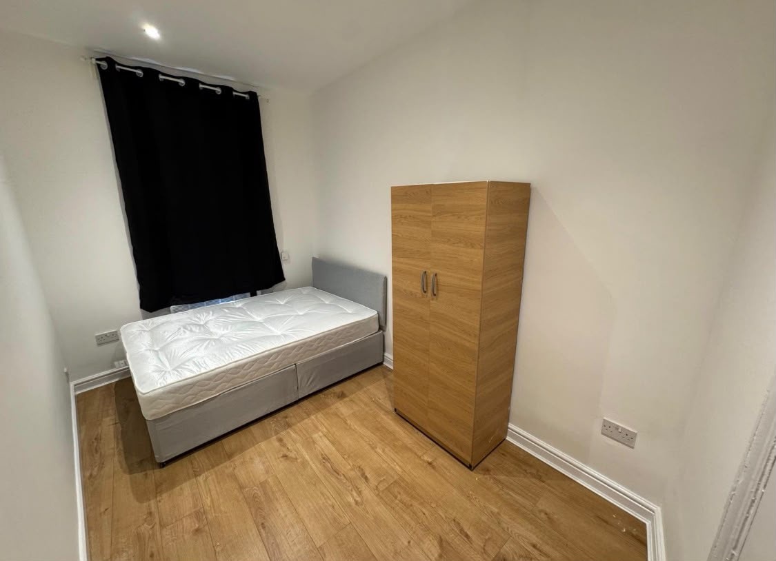Room in a Shared Flat, Peckham High Street, SE15