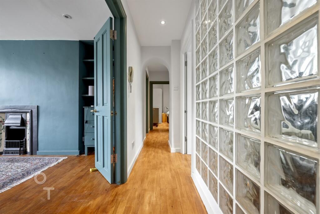2 Bed Flat, St. Pancras Way, NW1 photo 4