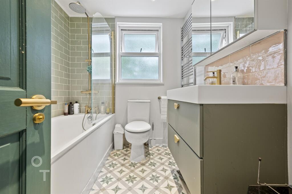 2 Bed Flat, St. Pancras Way, NW1 photo 3