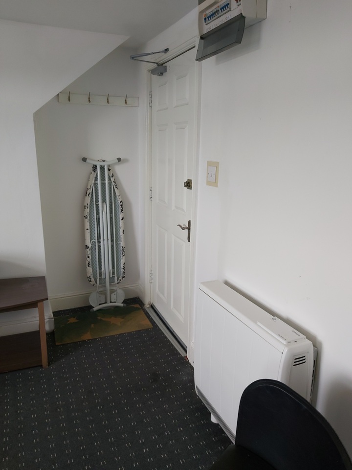 Studio Flat, Humberstone Drive, LE5 photo 3