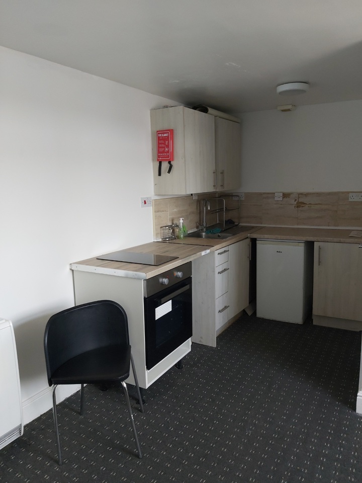 Studio Flat, Humberstone Drive, LE5 photo 5
