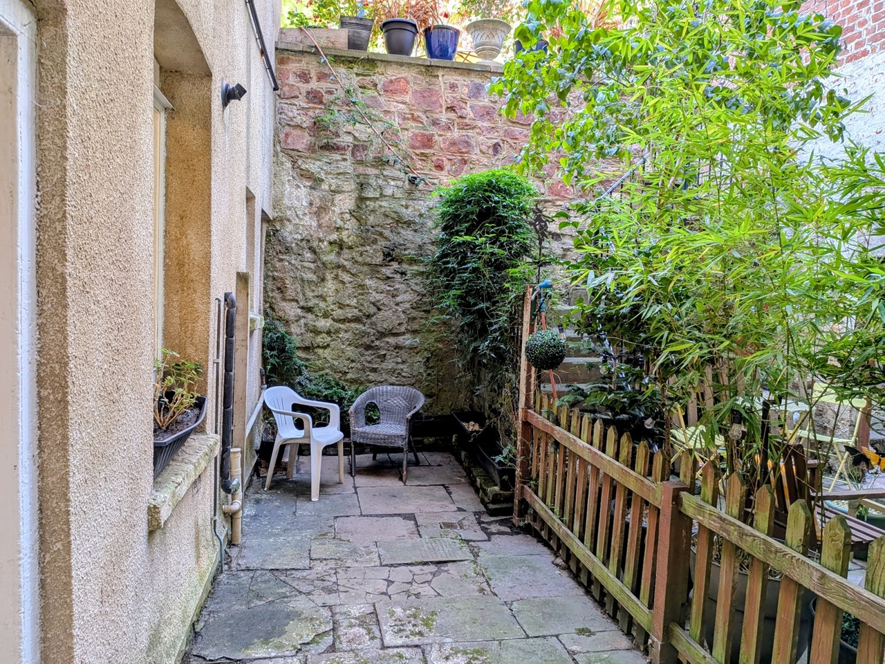 2 Bed Flat, Albemarle Row, BS8