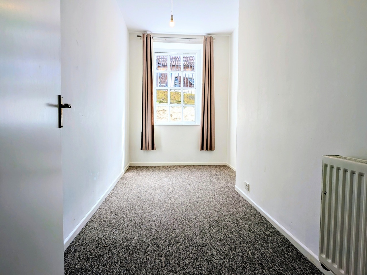 2 Bed Flat, Albemarle Row, BS8 photo 4
