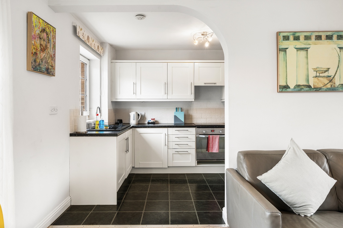 2 Bed Flat, Portside, BN2 photo 2