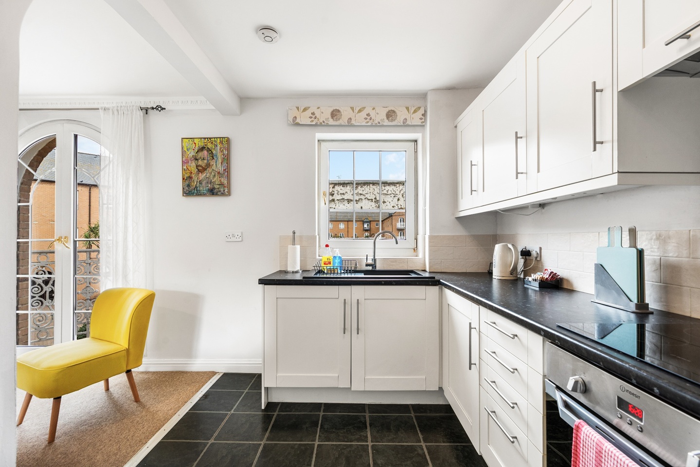 2 Bed Flat, Portside, BN2 photo 3