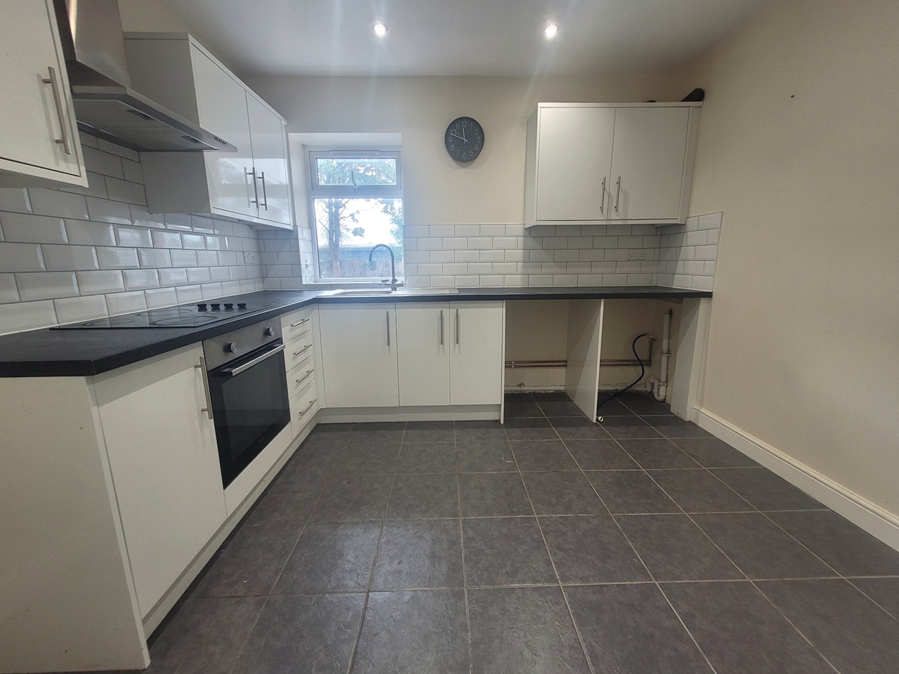 2 Bed Flat, Abbey Court, B23 photo 4