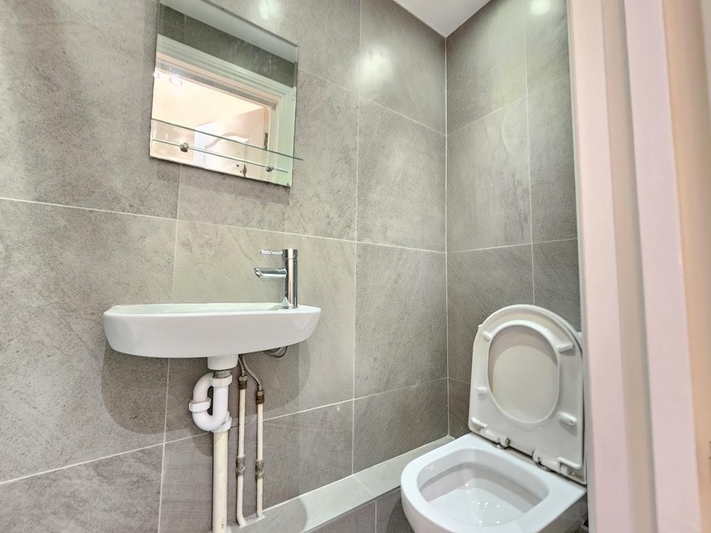 Studio Flat, Balls Pond Road, N1 photo 2