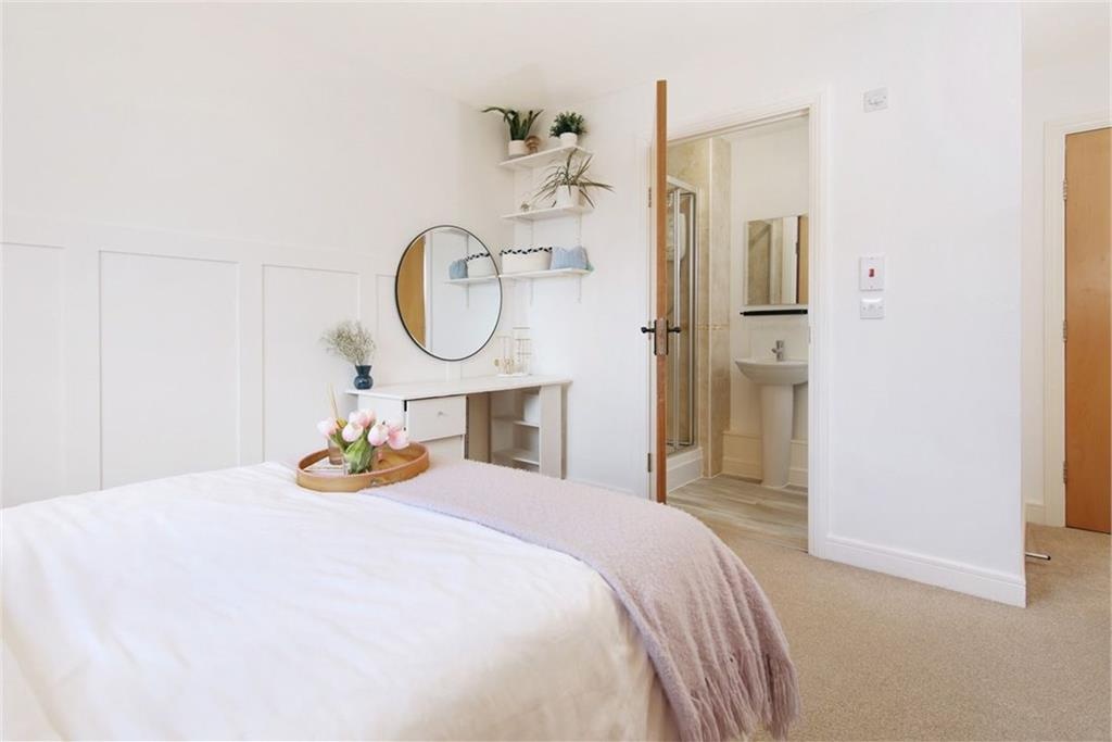 2 Bed Flat, Ferry Gait Crescent, EH4 photo 3