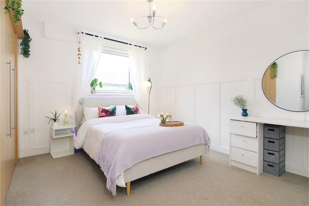 2 Bed Flat, Ferry Gait Crescent, EH4 photo 4