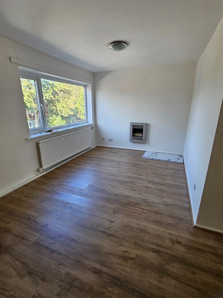 2 Bed Flat, Totland Close, M12