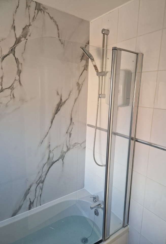 2 Bed Flat, Totland Close, M12 photo 3