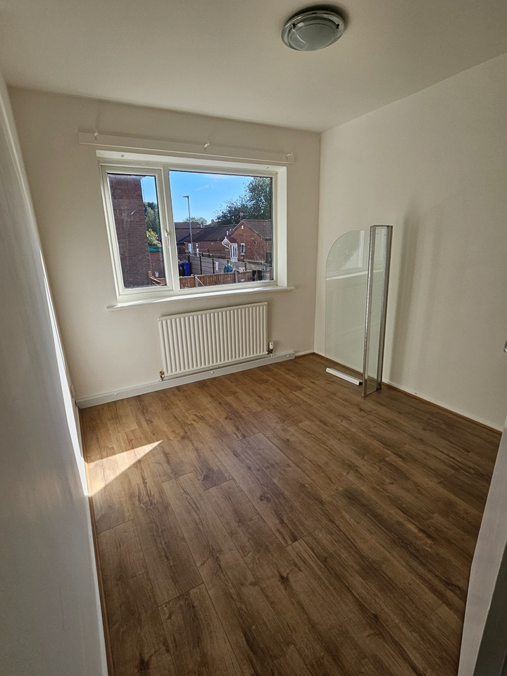 2 Bed Flat, Totland Close, M12 photo 5