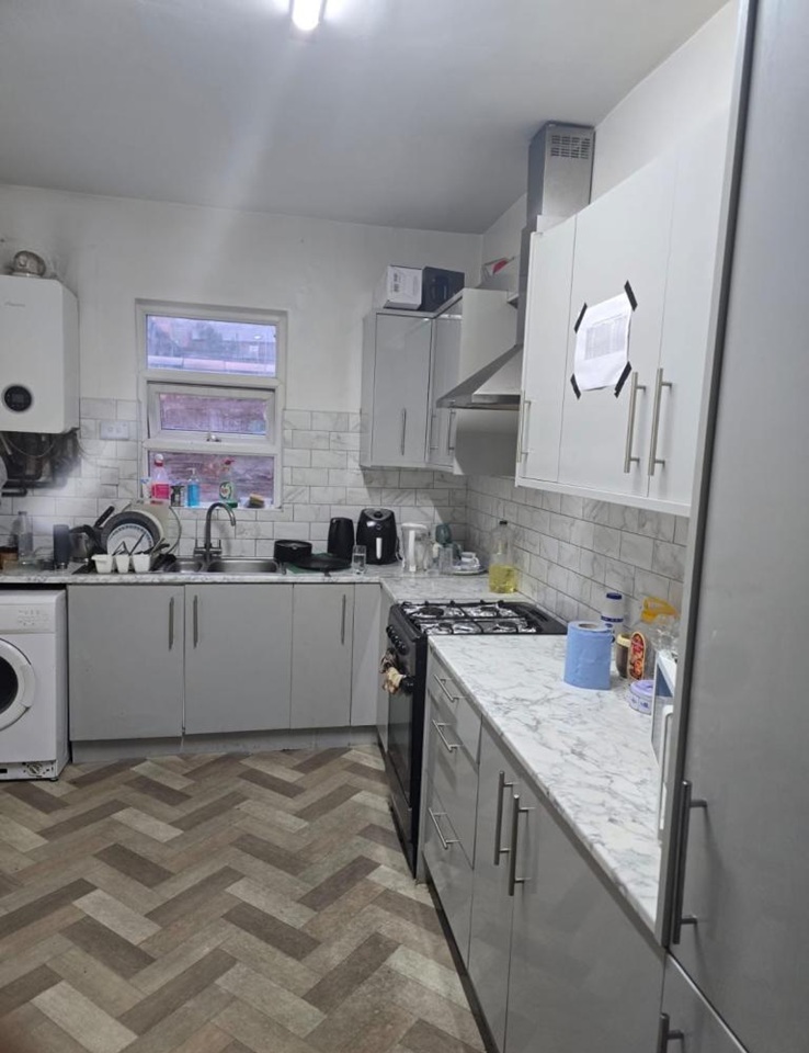 Room in a Shared House, Daimler St, M8 photo 2