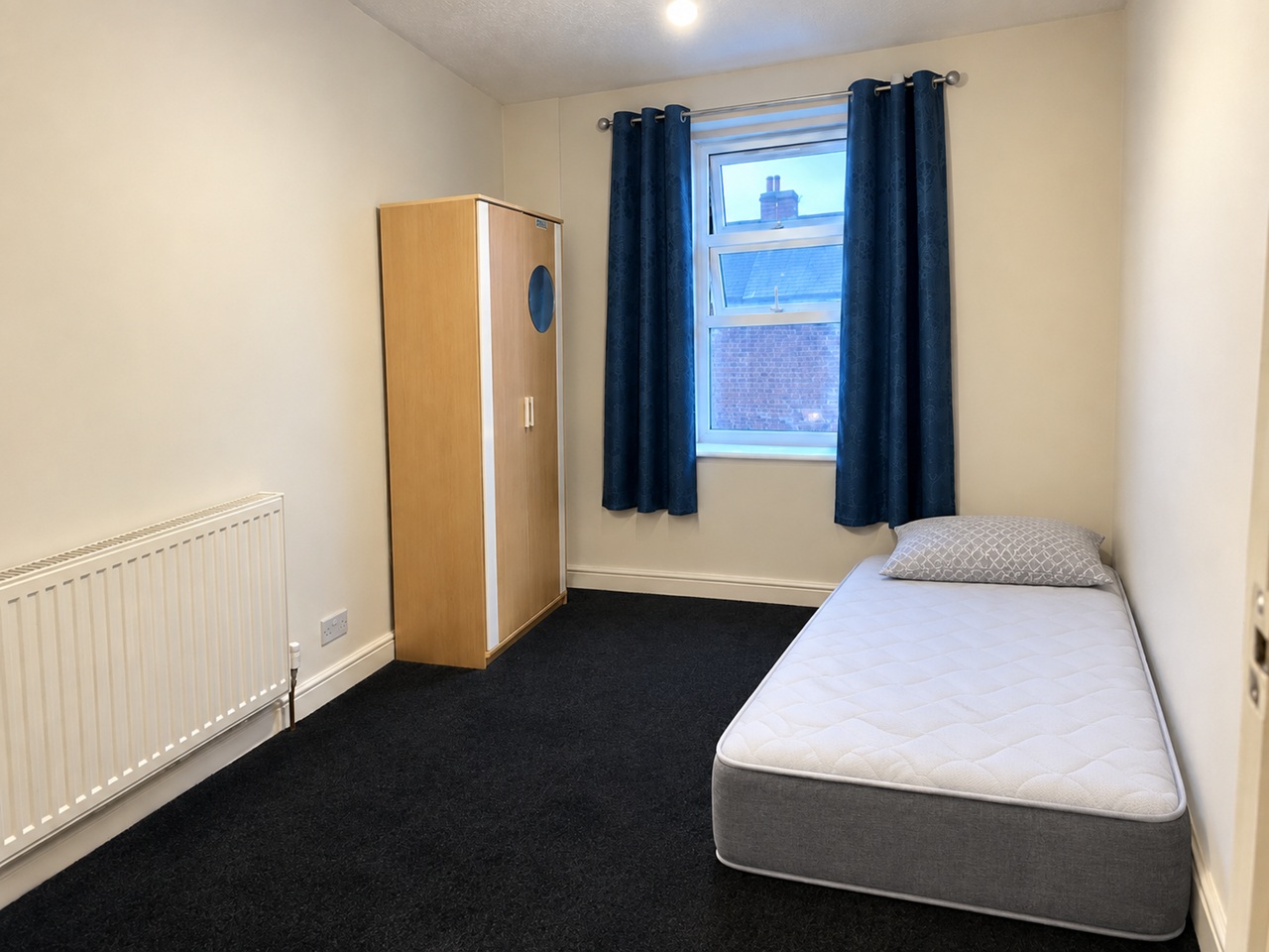 Room in a Shared House, Daimler St, M8