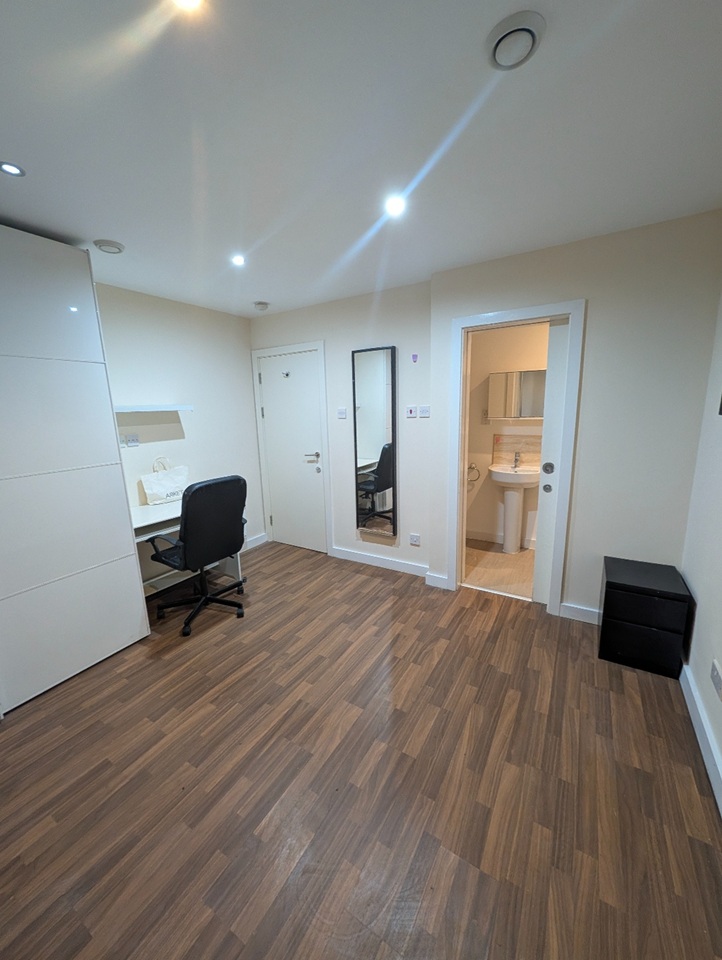 Room in a Shared Flat, Whitworth St West, M1 photo 4