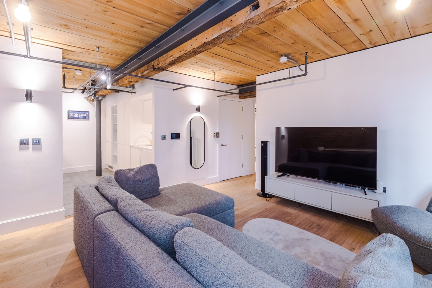 2 Bed Flat, Binns Place, M4