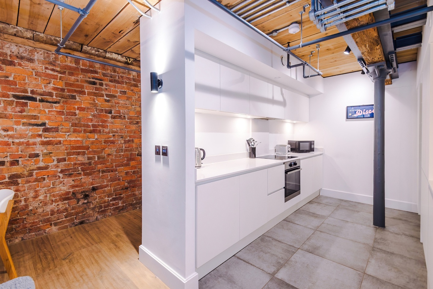 2 Bed Flat, Binns Place, M4 photo 3