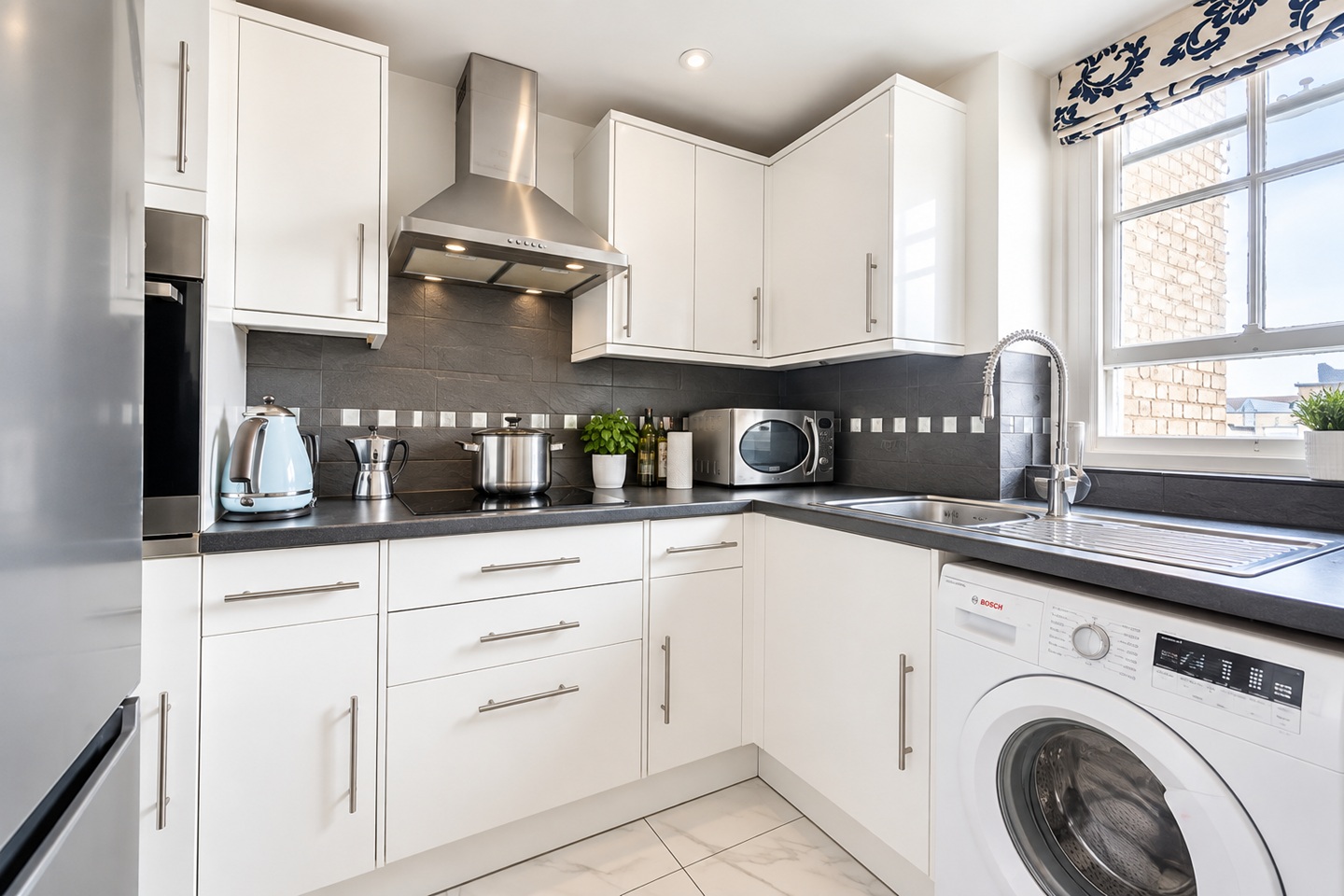1 Bed Flat, Queensway, W2 photo 3