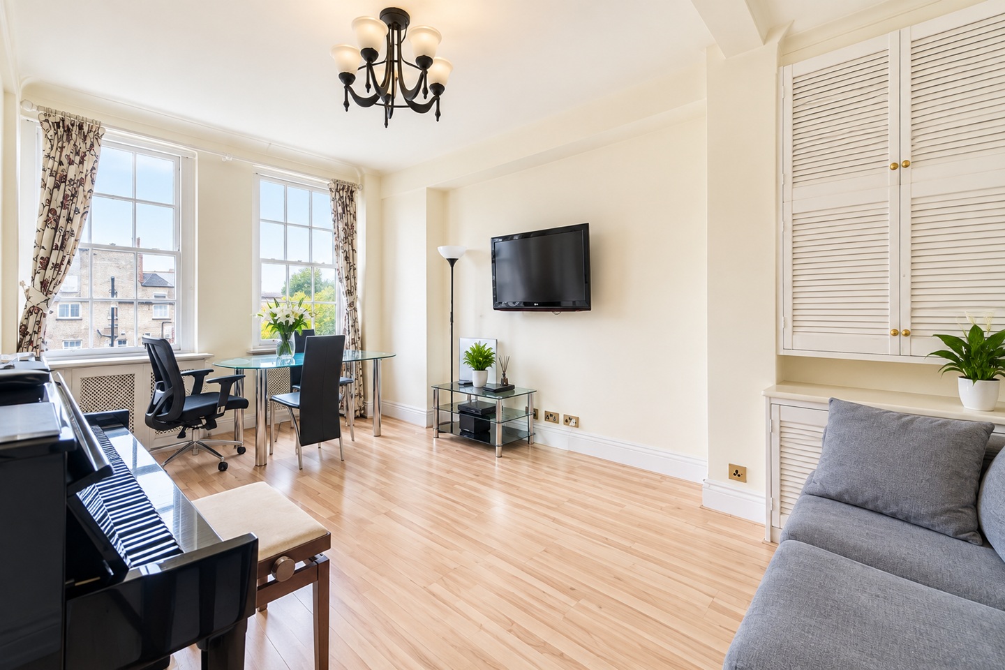 1 Bed Flat, Queensway, W2