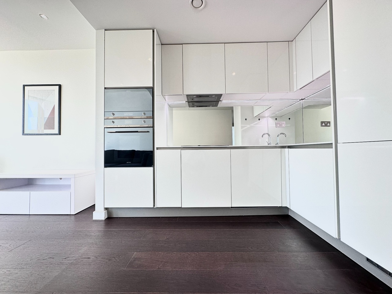 2 Bed Flat, Wandsworth Road, SW8 photo 5
