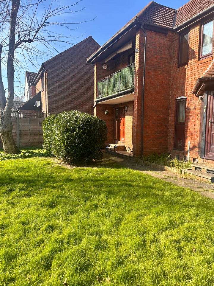 1 Bed End Terrace, Howland Way, SE16